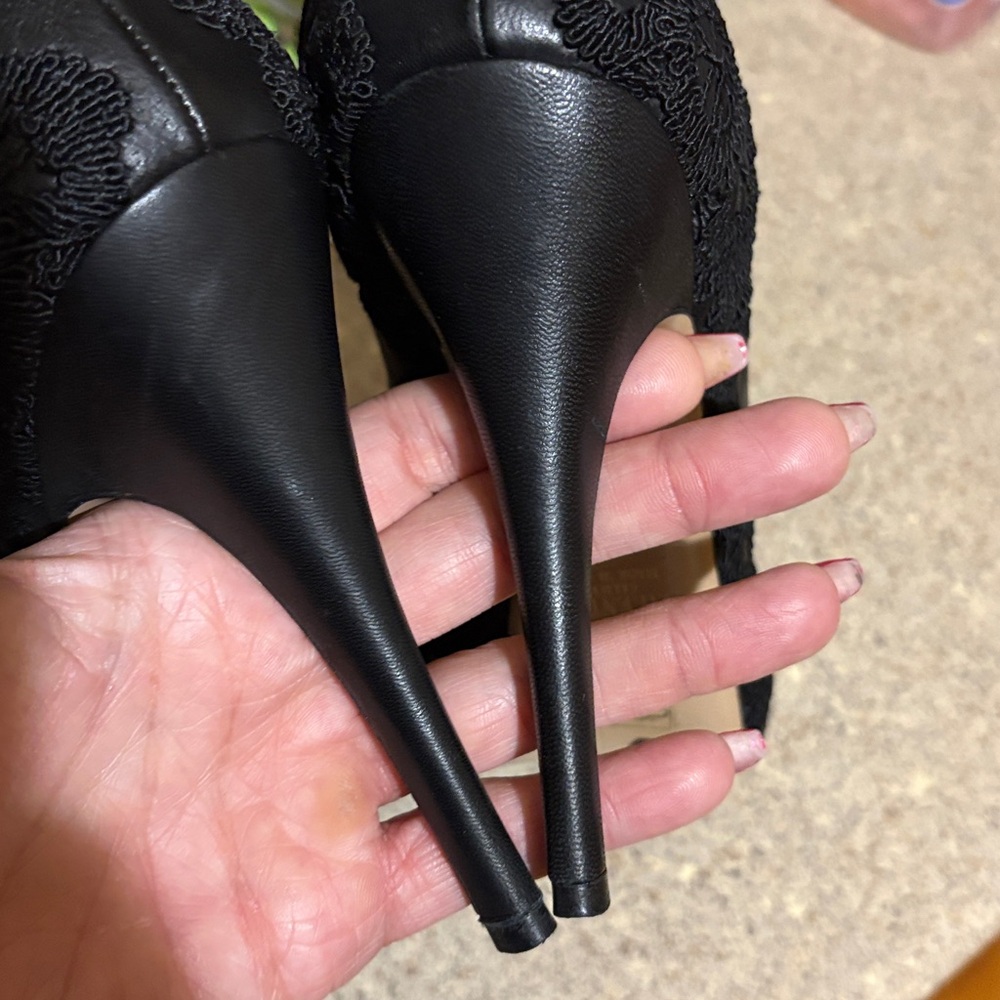 Valentino Elegant Embroidered Black Peep-Toe Stilettos - Picture 11 of 13